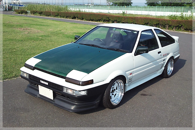 INNO64 1:64 トヨタスプリンタートレノAE86 ドリキン土屋圭市 豆号